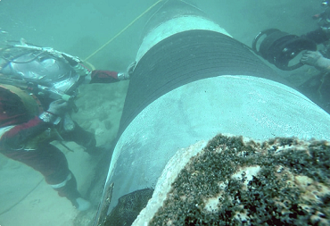 2 duikers met 3X Reinforcekit 4D Subsea